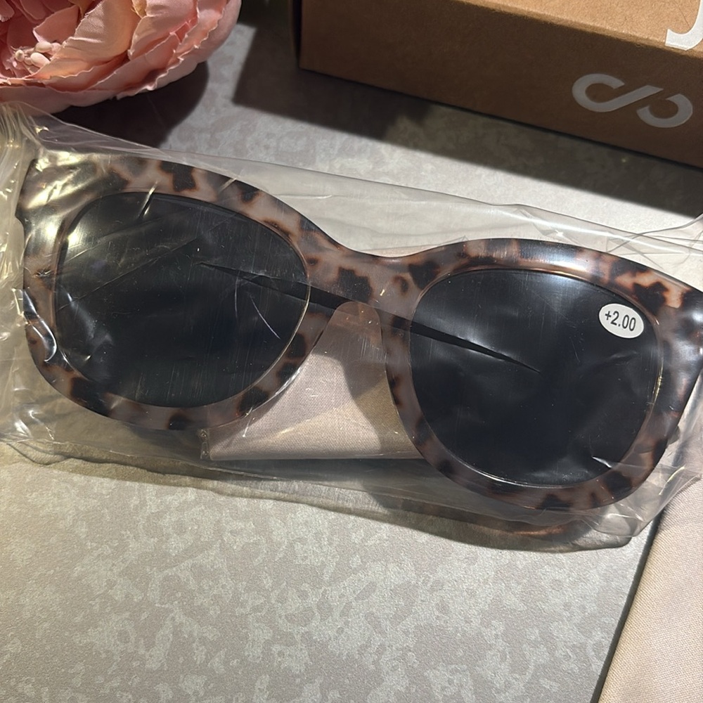 JiSoo Oversized Reading Glasses for Women, 2.0 Magnification - Picture 2 of 6